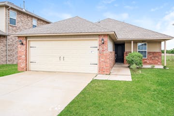 7108 Meadow Lake Dr Yukon, OK 73099
